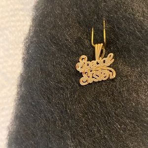 14kt yellow gold special sister pendant. Solid gold not faje